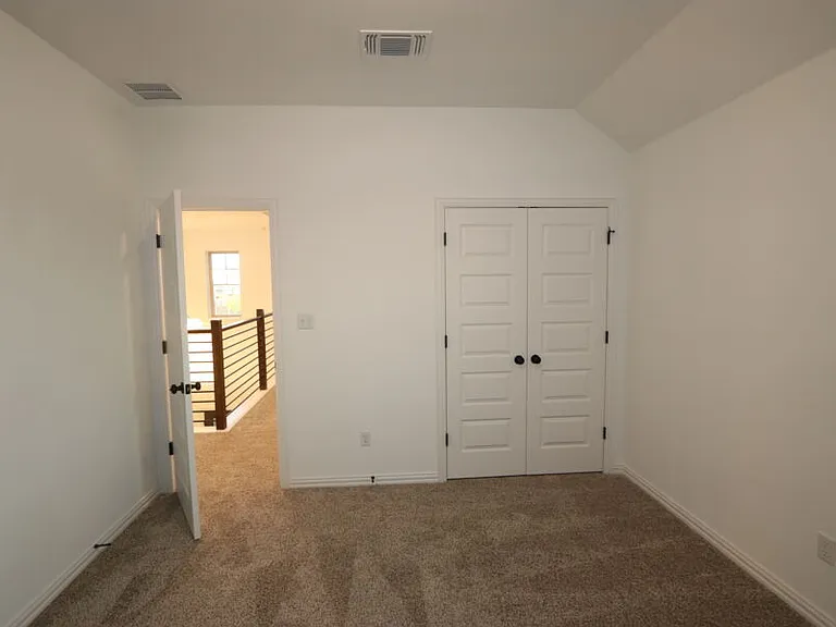 401 Mangold Dr — Photo 16