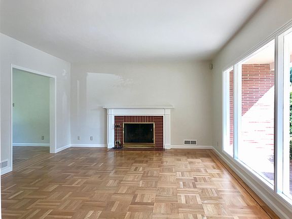 3rd image of 940 Wallea Dr