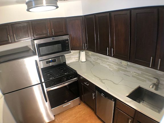 4th image of 832 W Oakdale #1I
