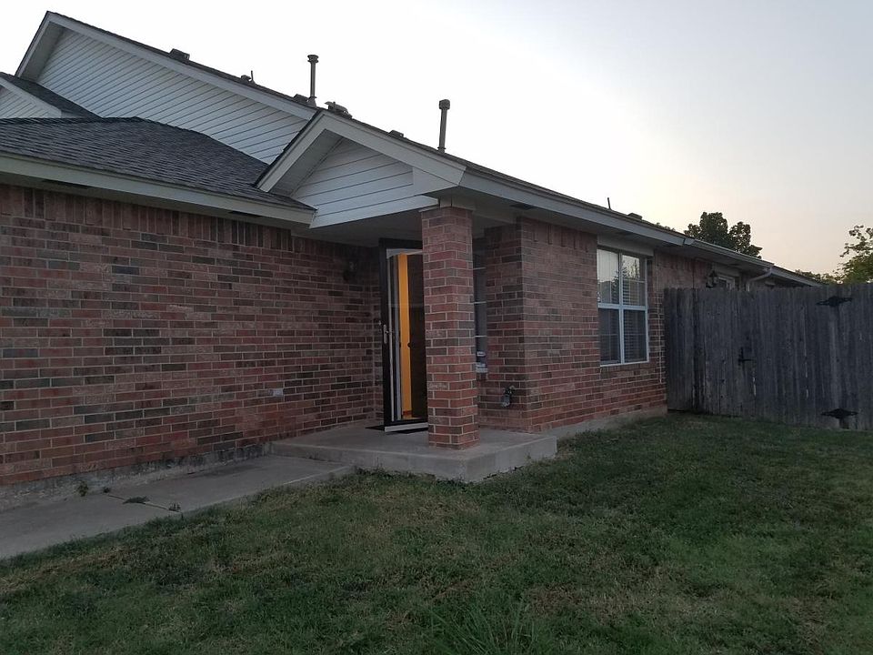 1st image of 2726 Silvertree Dr