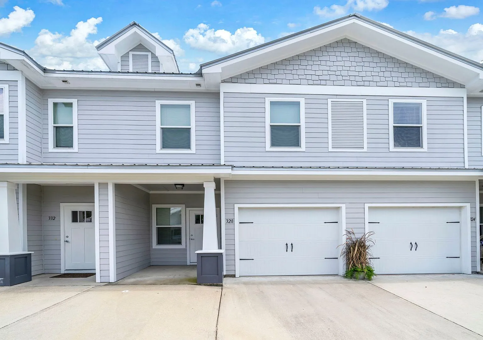 Date Palm Ln 328 - Savannah — Photo 2