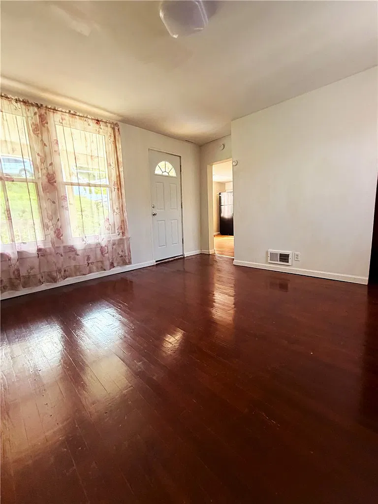 2 bed, 901 sqft, $1,250 — Photo 2