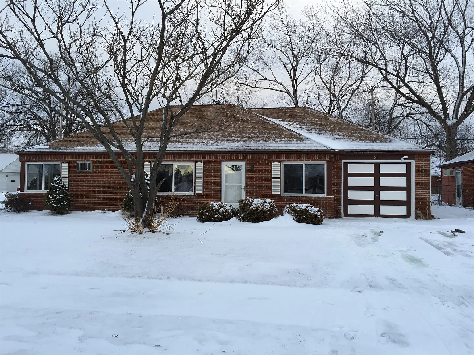 661 Hemlock Dr photo 1