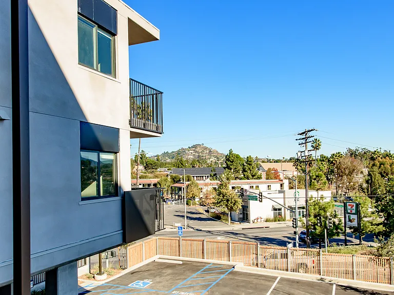 Rising Sun Apartments — Photo 27