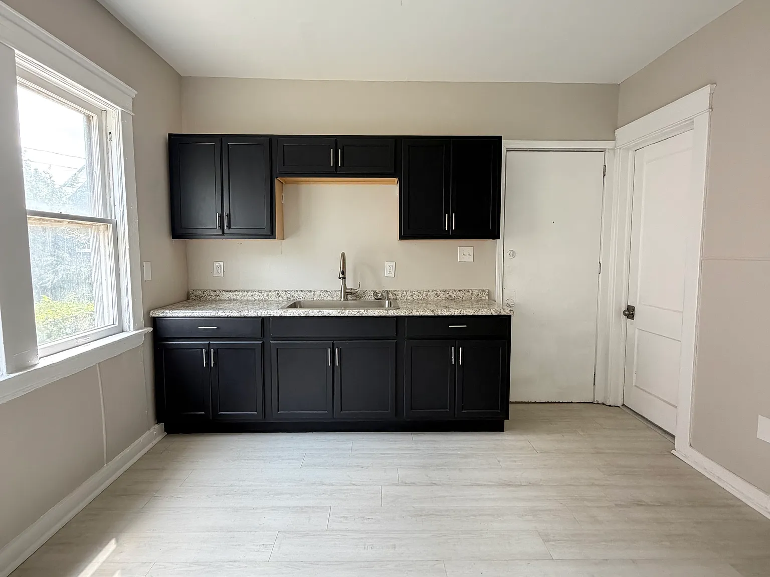 2 bed, 824 sqft, $995 — Photo 2