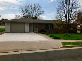 330 Droessler Dr, Dickeyville, WI 53808