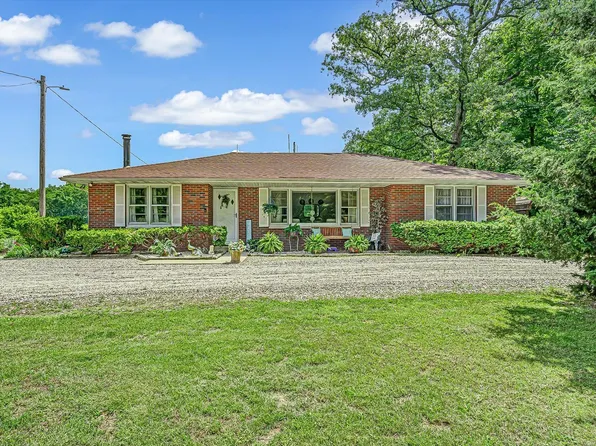 2100 Beckmann Rd, Lenzburg, IL 62255