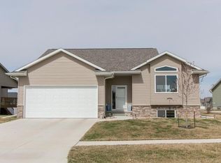 3582 Quail Trail Dr, Marion, IA 52302