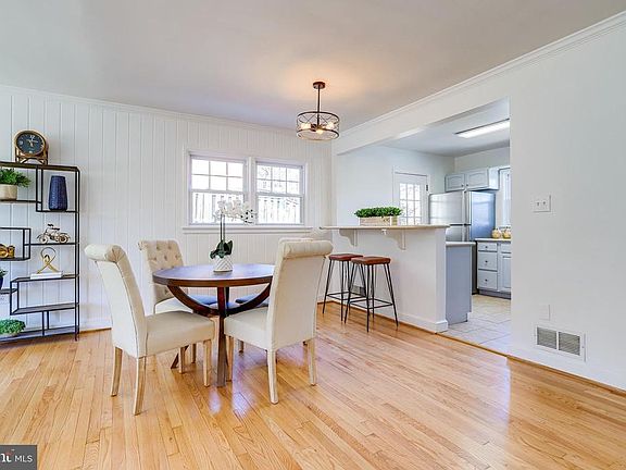 3rd image of 6 N Montague St