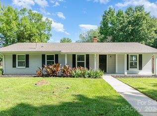 6701 Woodfield Dr, Charlotte, NC 28215
