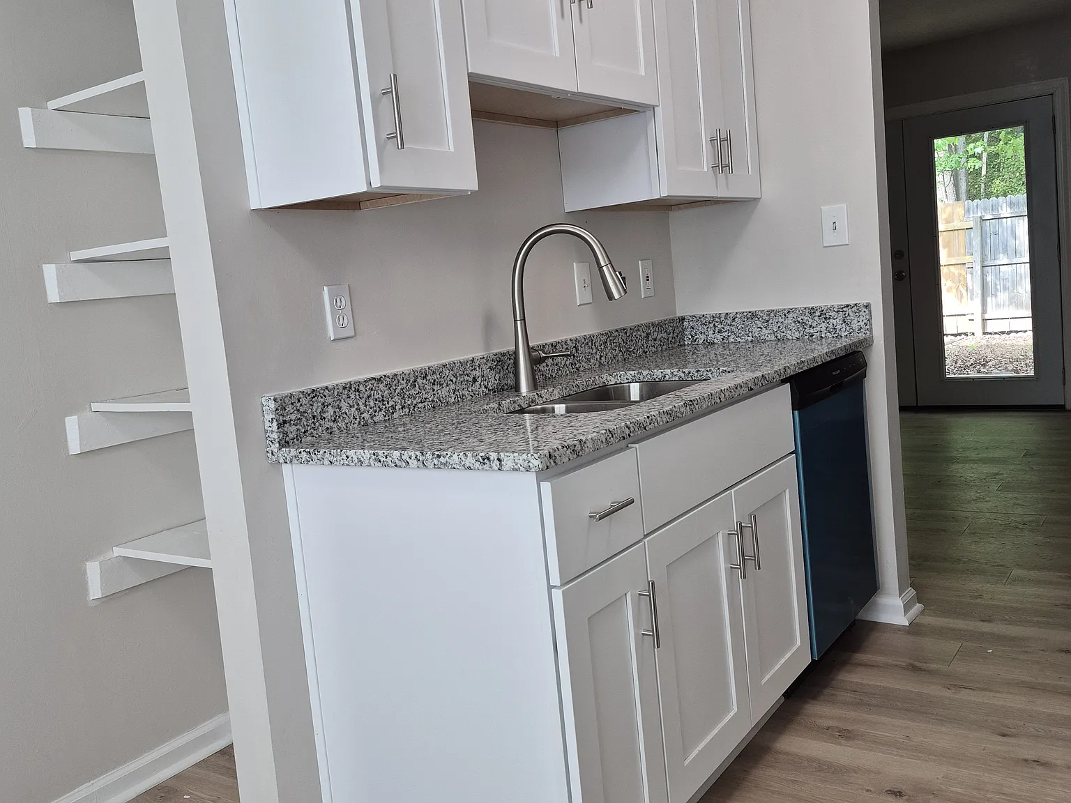 3 bed, 1.5 bath, 1170 sqft, $1,875 — Photo 2
