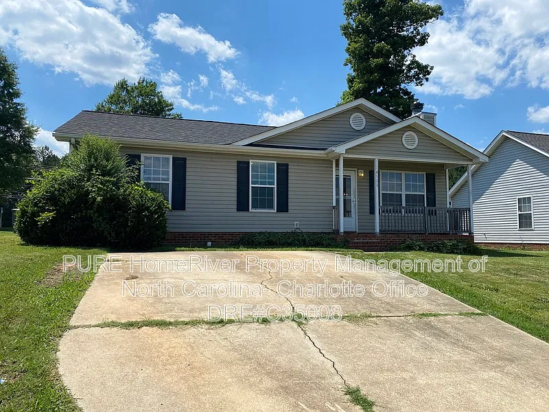 3 bed, 2.0 bath, 1150 sqft, $1,600 — Photo 3