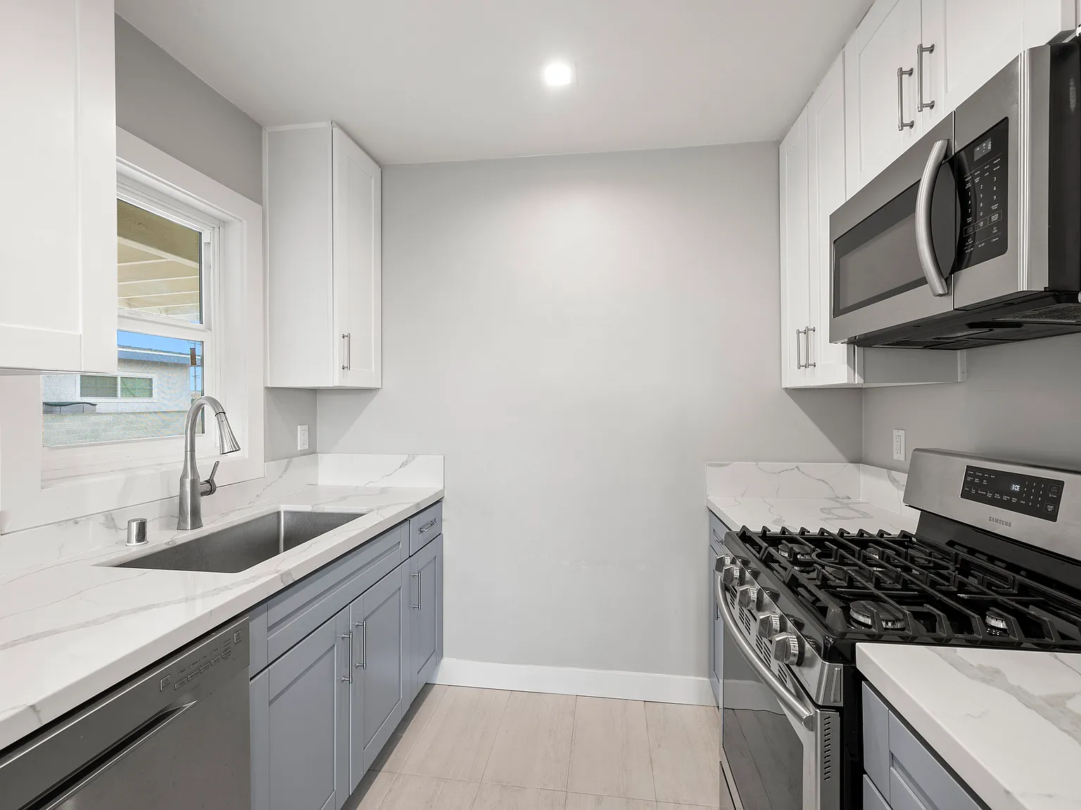 3 bed, 1026 sqft, $4,195 — Photo 2