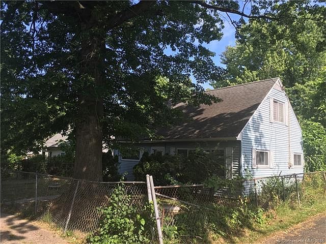 2nd image of 220 Andover St