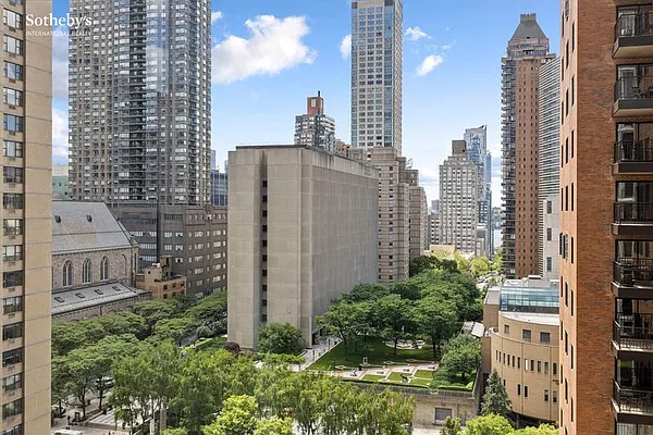 Rented by Sotheby's International Realty | media 26