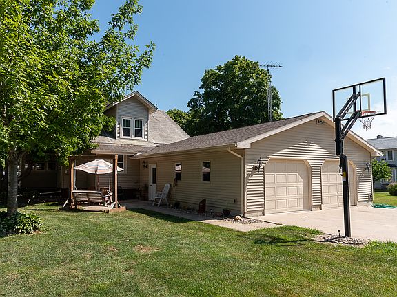 Lovely shaded yard and patio