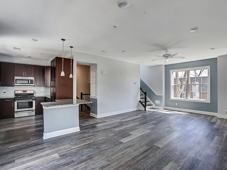 Gramercy Townhomes - 205 — Photo 3