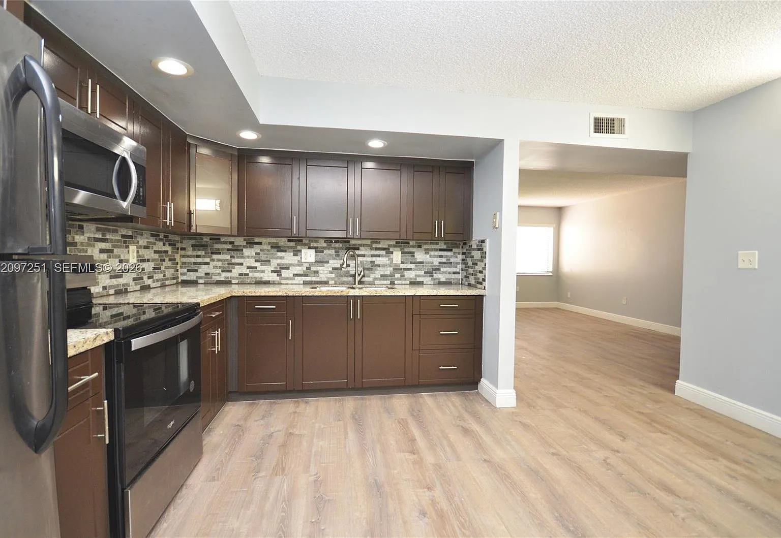 Horizons West Condo #5 — Photo 3