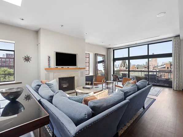256 W 10th St APT 6D, New York, NY 10014