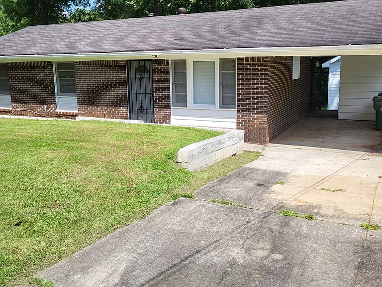 3236 Renault Rd SE — Photo 1