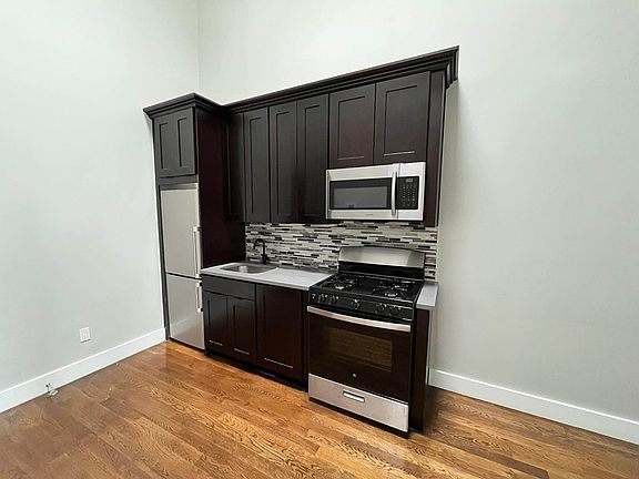 3rd image of 269A Linden St APT 4B