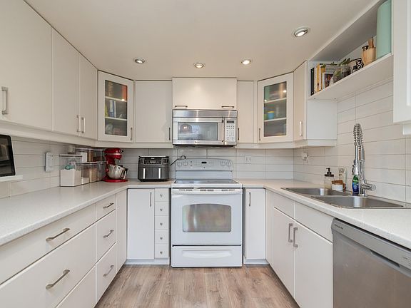 5th image of 2533 Marcet Ct #117