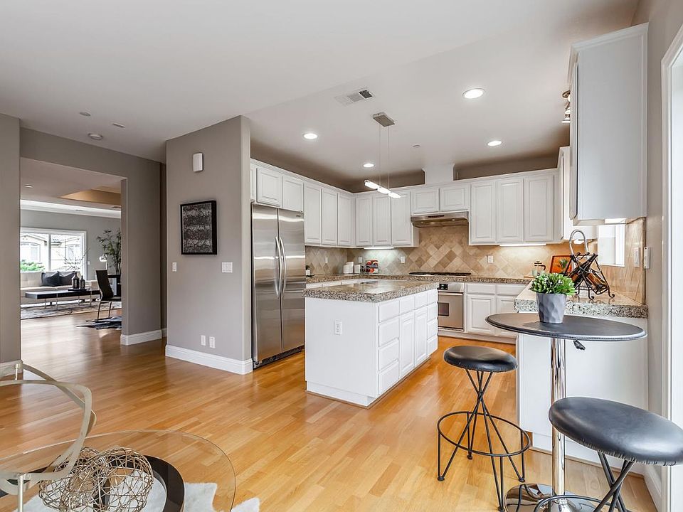 1st image of 819 La Montagne Pl