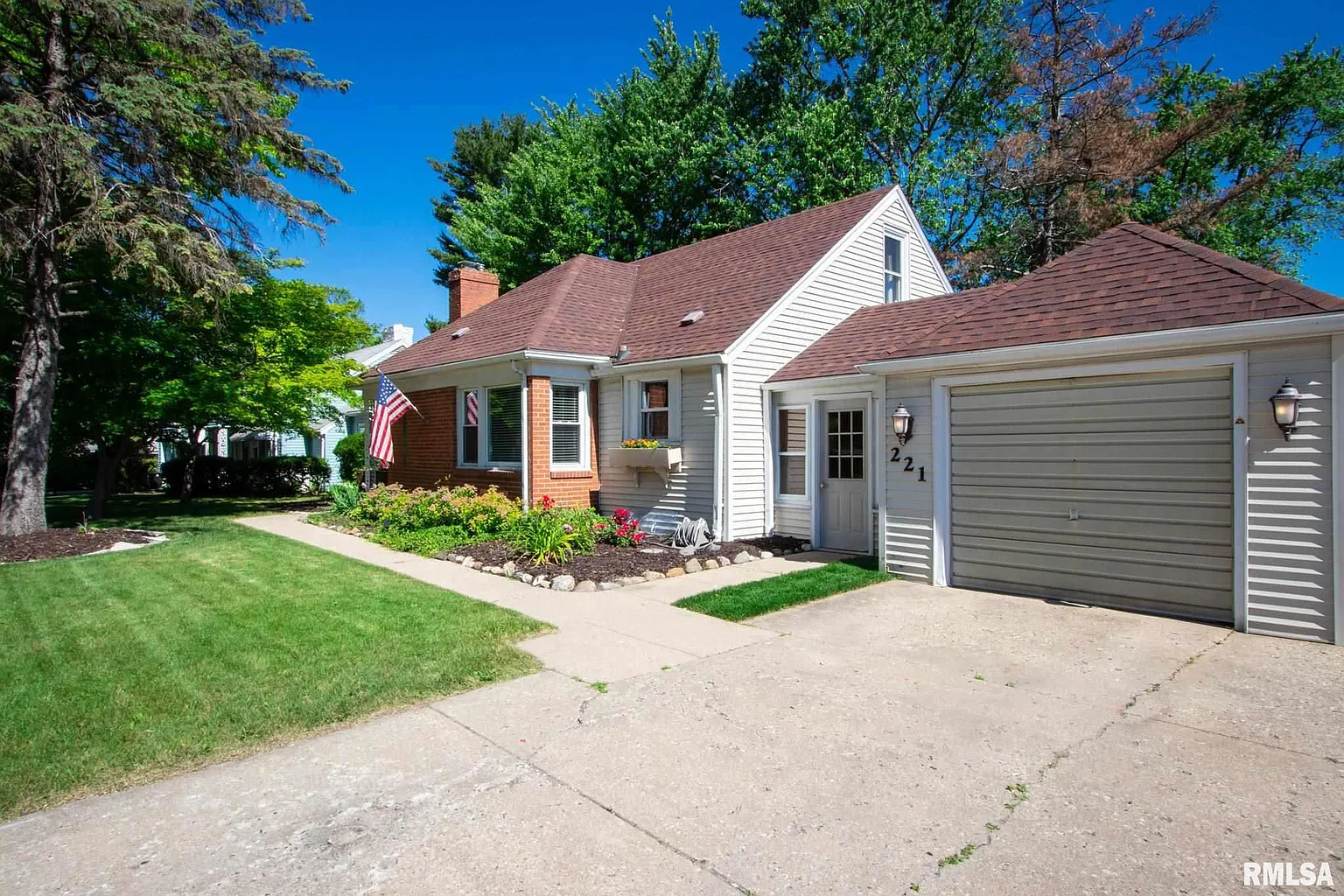 221 W Glen Ave photo 1