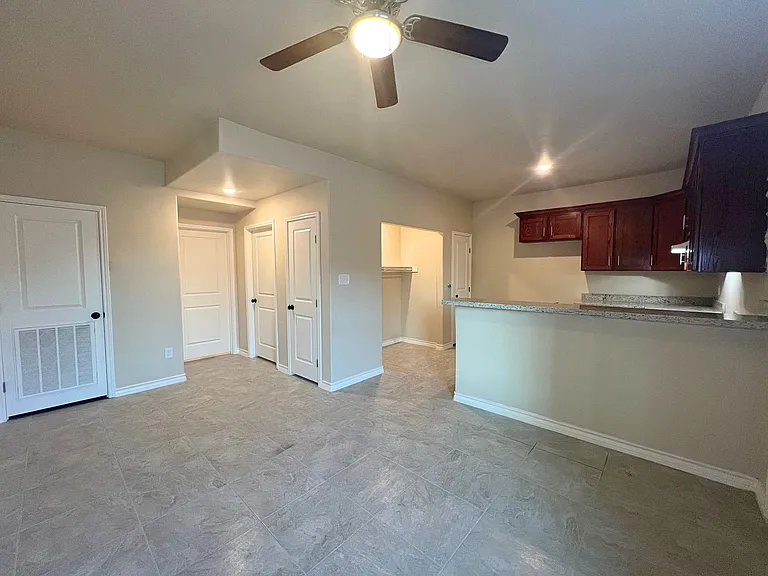 2904 E Lyon St — Photo 15