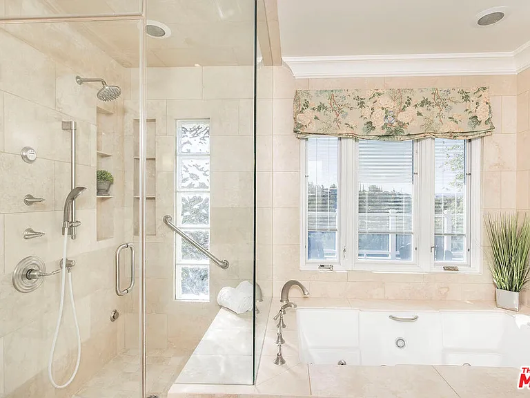 17108 Oak View Dr — Photo 32