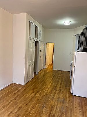 5th image of 308 E 71st St #3A