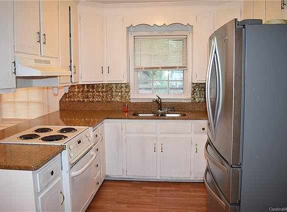 3rd image of 4929 Greywood Dr