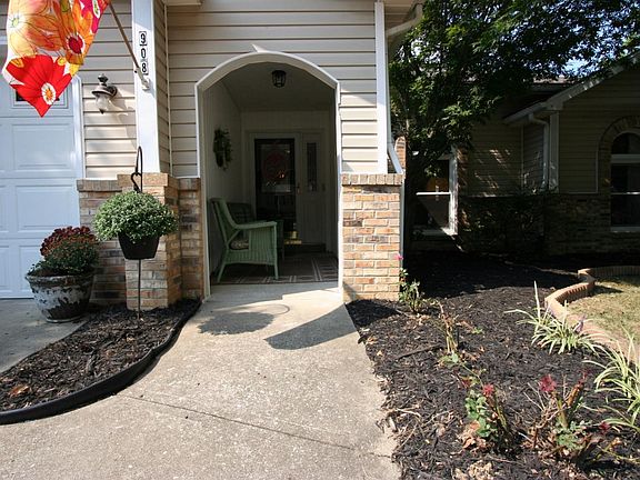 3rd image of 908 Stoney Creek Dr
