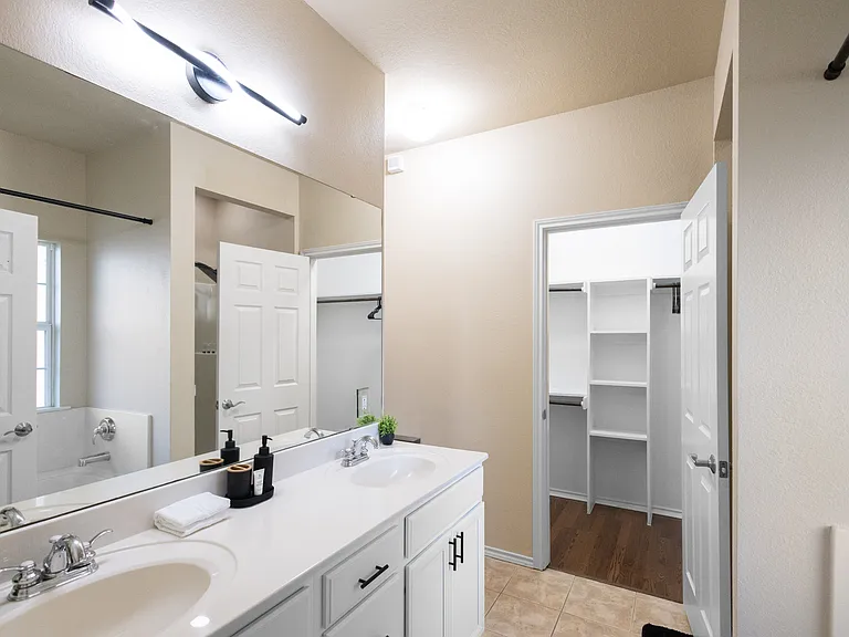 154 Castleridge Dr #B — Photo 31