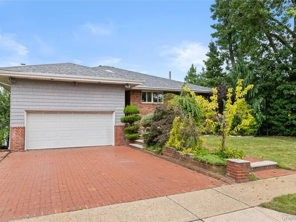 655 Diane Pl, Valley Stream, NY 11581
