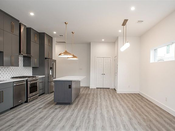 5th image of 4406 Camp Bowie Blvd