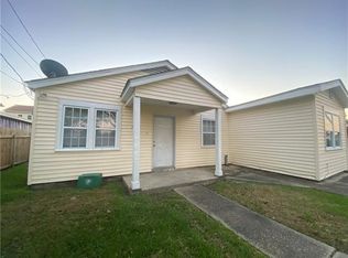 2304 Hero Dr, Gretna, LA 70053