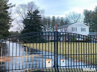 909 W Walnut St, Chatham, IL 62629
