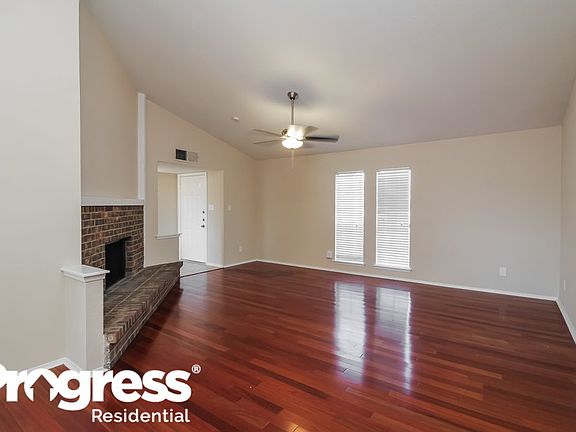 3rd image of 1230 Greenbriar Ln