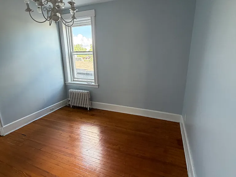 98 Reservoir Ave — Photo 4