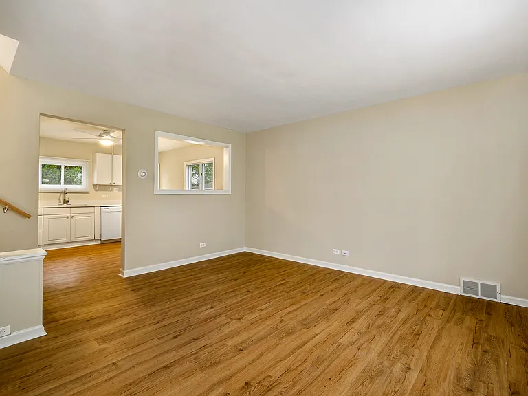 235 W Hickory Rd — Photo 5