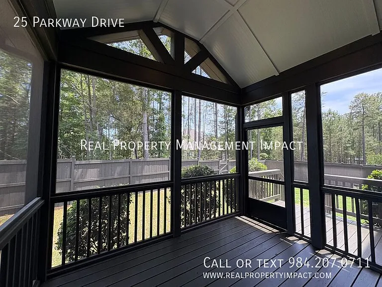 25 Parkway Dr — Photo 30