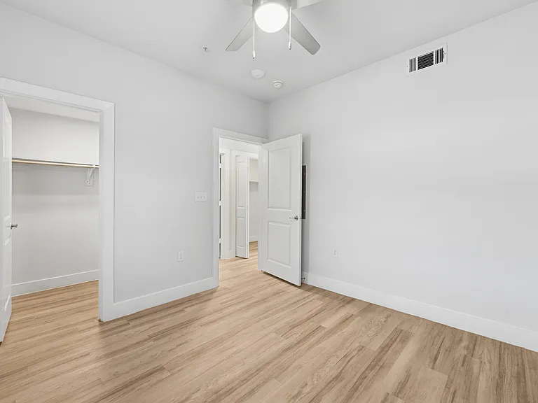 Ensign Apartments — Photo 25