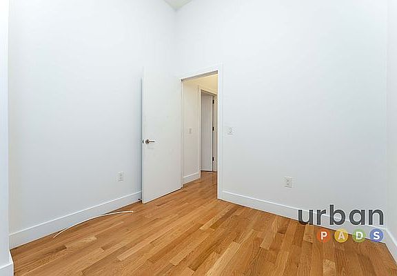 3rd image of 1059 Bedford Ave APT 1A