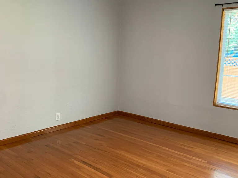 474 E 14th Aly #16 — Photo 5