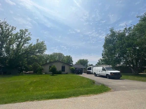 6123 Parish Pl, Rockford, IL 61109