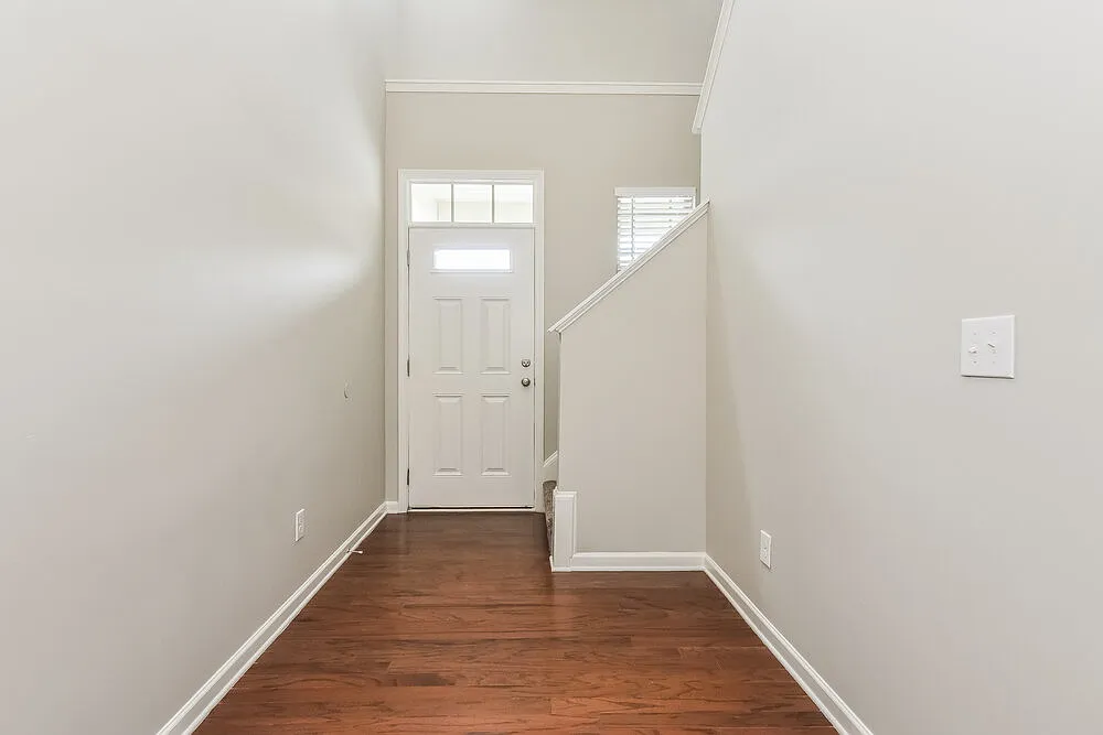 3 bed, 2.5 bath, 1982 sqft, $1,985 — Photo 2