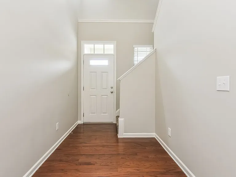 48 Ashby Dr — Photo 2