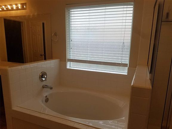 4th image of 127 Avery Springs Ln