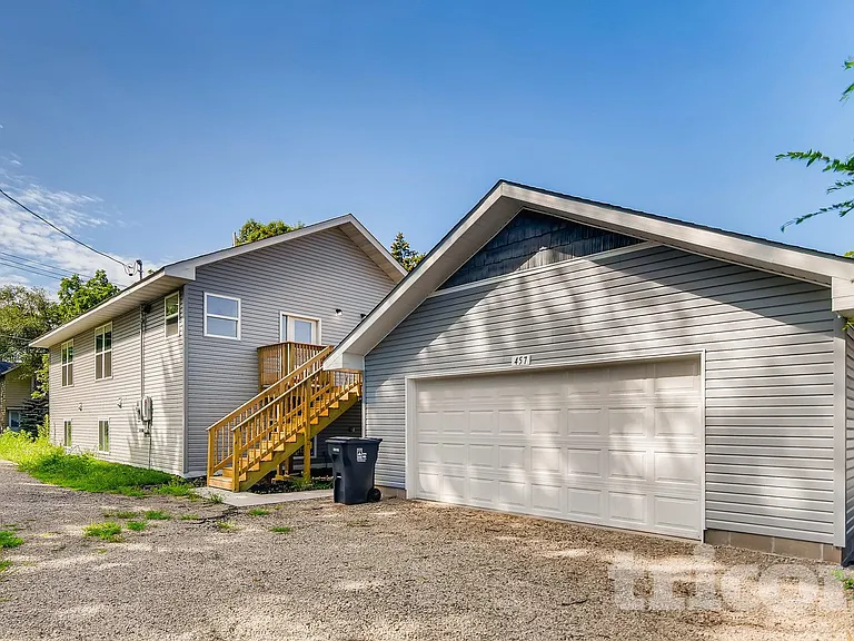 457 Lawson Ave W — Photo 16
